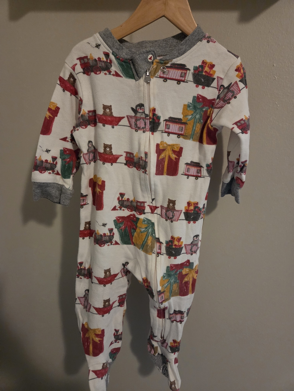 Burt's Bees Baby 6-9M Sleepsuit Holiday Train